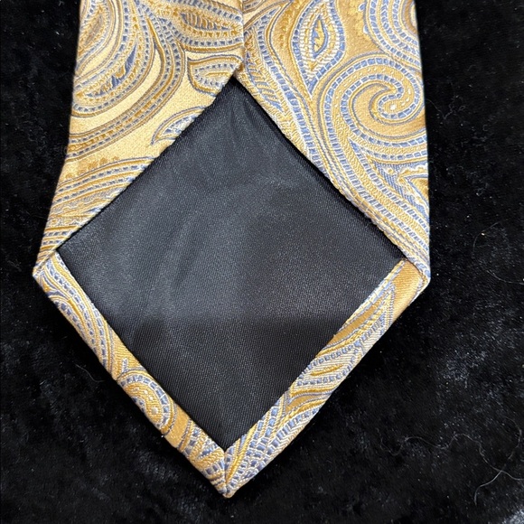 Michael Kors Gold and White Paisley Tie - Picture 3 of 5